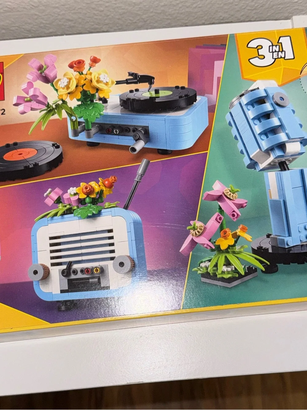 Lego Creator Light Blue Retro Record Player with Flower Vase - Picture 2 of 2